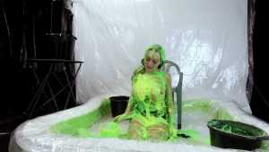 hannah-claydon-has-fun-with-gu_16.jpg